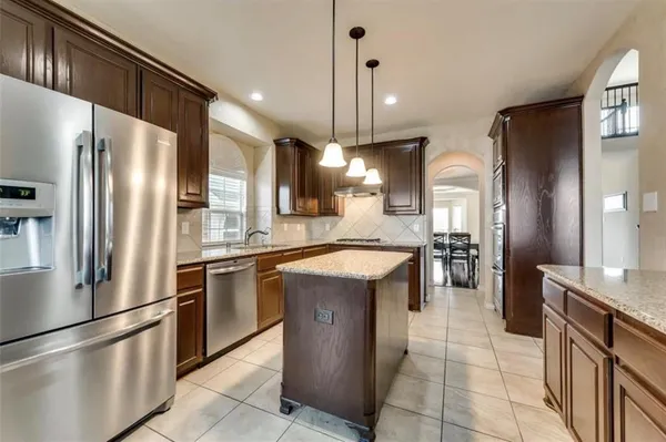 $3,500 | 308 Wisteria Way, Red Oak, TX 75154