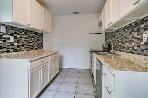 $259,000 | 818 East Woodin Boulevard, Dallas, TX 75216