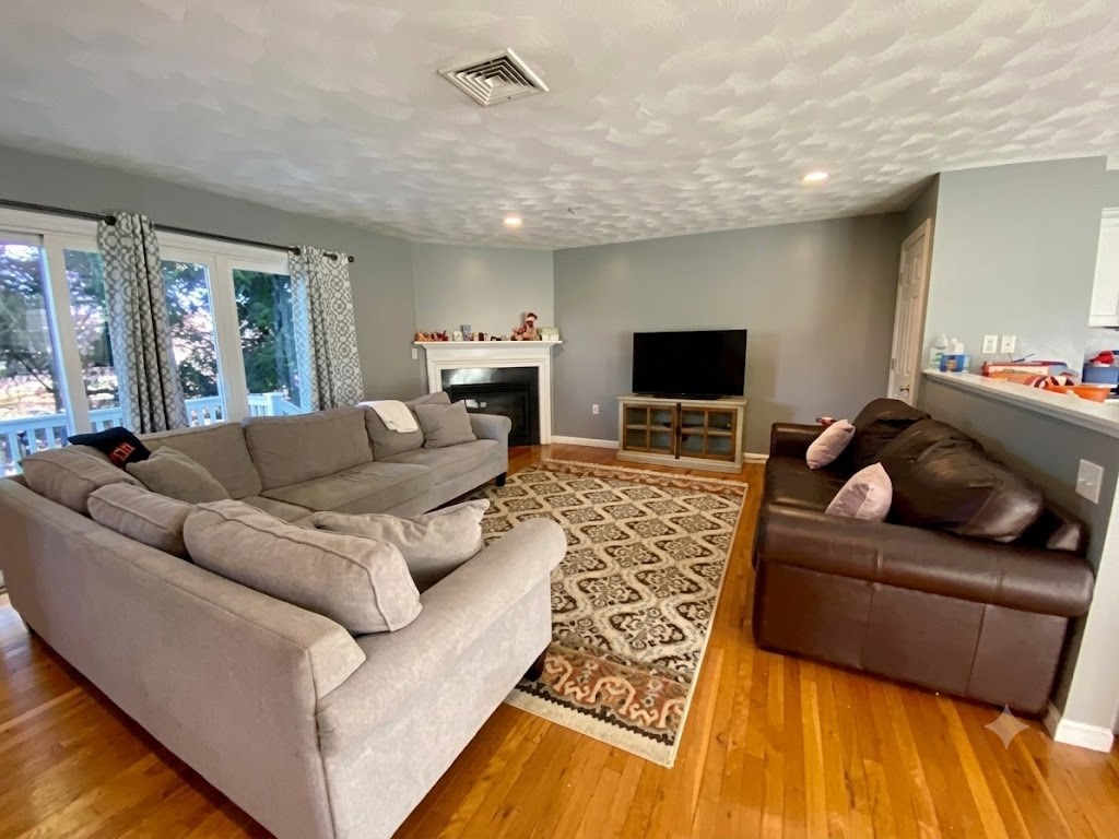 2 Ricciuti Drive, Unit 5 Quincy, MA 02169 - Photo 2 of 4