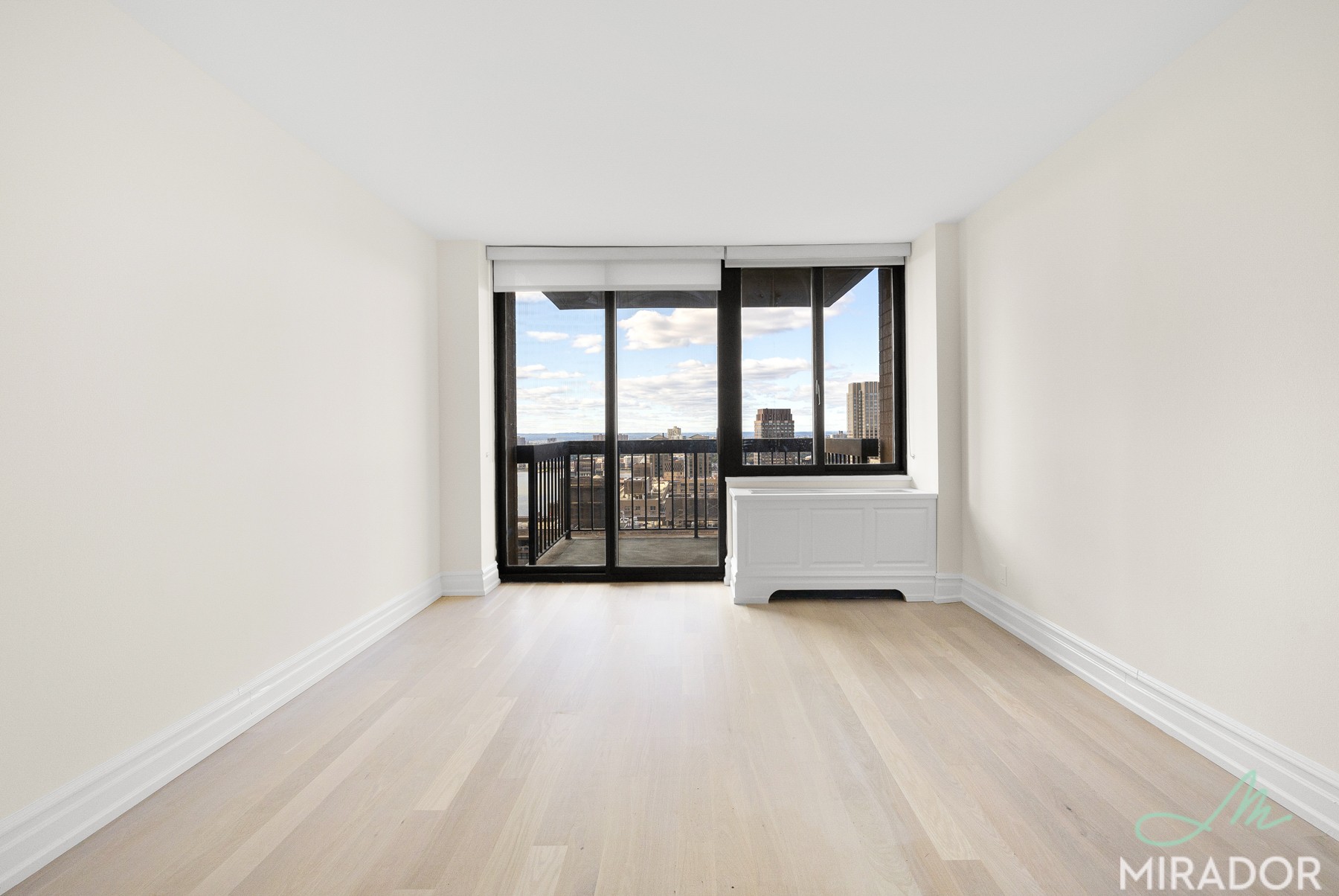 145 West 67th Street, Unit 21B Manhattan, NY 10023 - Photo 4 of 16 Photo 4