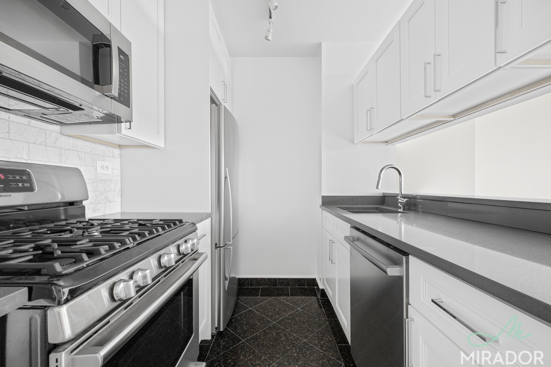 145 West 67th Street, Unit 21B Manhattan, NY 10023 - Photo 6 of 16 Photo 6