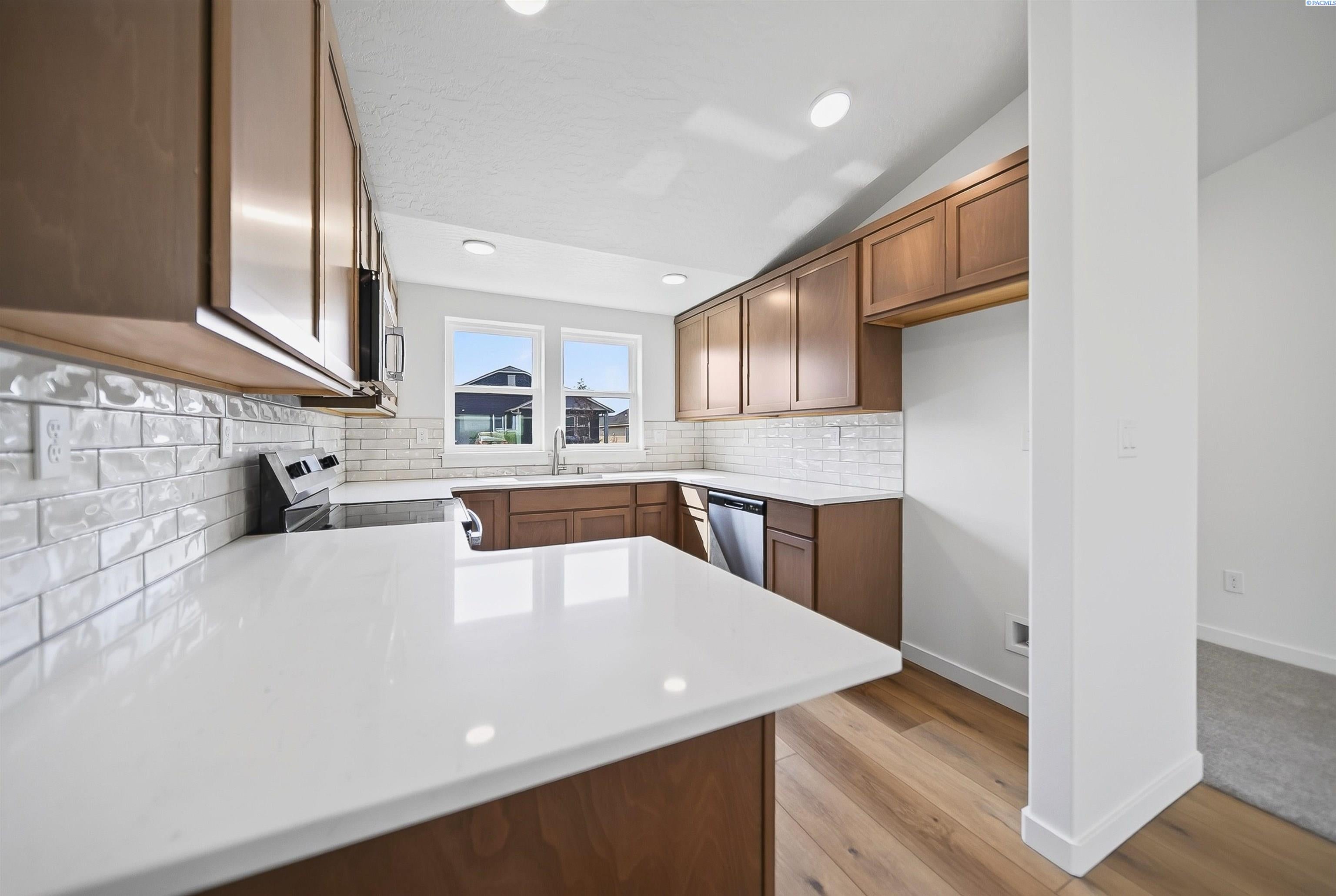 141 Bitters Loop Grandview, WA 98930 - Photo 2 of 11 Gallery Image 2