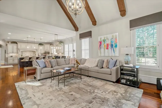 a view of entryway with livingroom