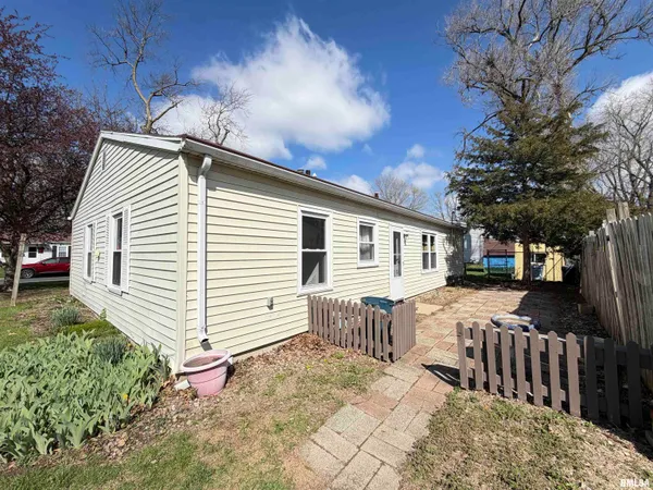 $95,000 | 1471 Russell Avenue, Galesburg, IL 61401