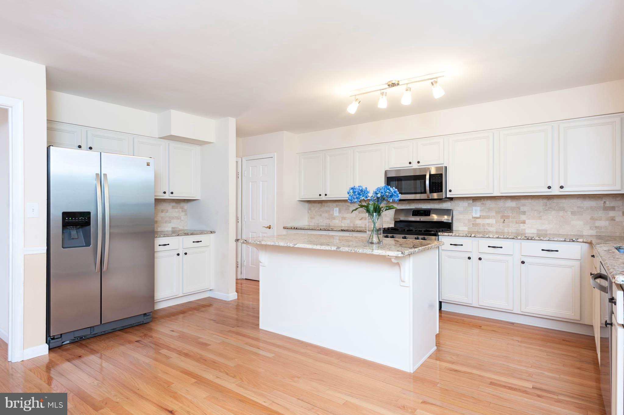 1656 Comanche Road Arnold, MD 21012 - Photo 3 of 30 Large kitchen with island/bar.
