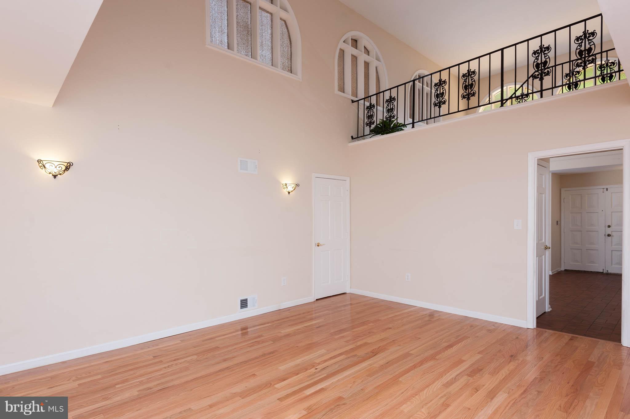1656 Comanche Road Arnold, MD 21012 - Photo 10 of 30 High ceiling in living room.