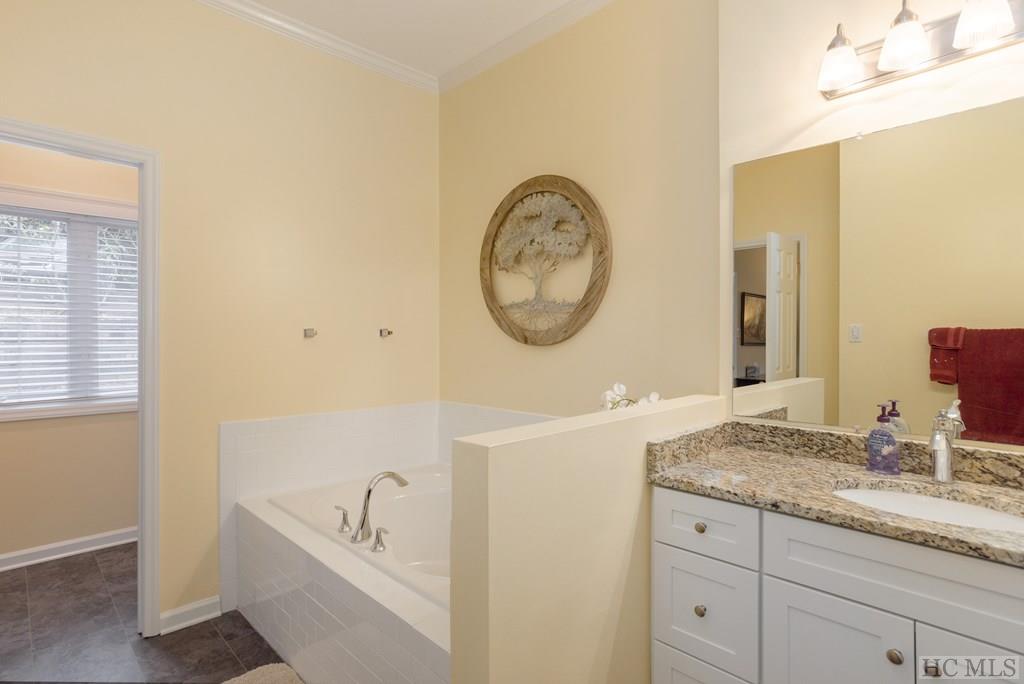 125 Overlook Road, Unit 4 Sapphire, NC 28774 - Photo 21 of 25 Gallery Image 21