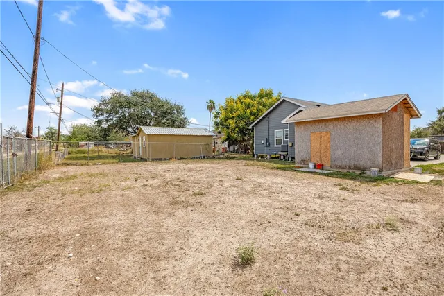 a view of a house with a backyard