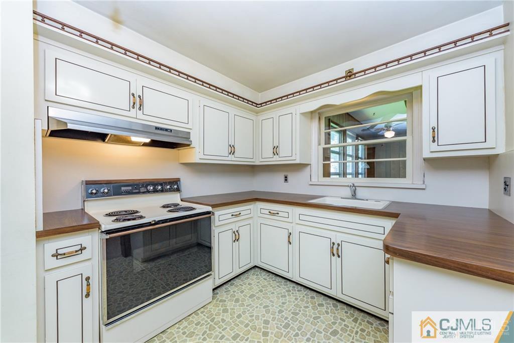 2 Maple Street Clark, NJ 07066 - Photo 9 of 31 Gallery Image 9
