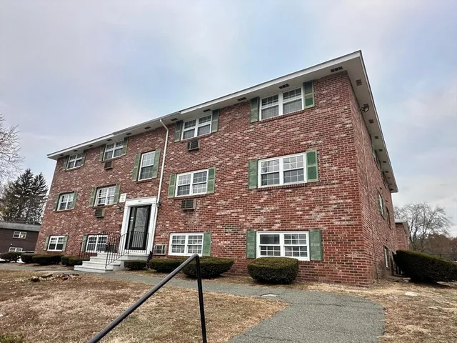 $2,200 | 363 Hildreth Street, Unit 11, Lowell, MA 01850