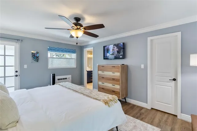 $995,000 | 1521 Siesta Drive, Sarasota, FL 34239