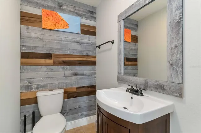 $995,000 | 1521 Siesta Drive, Sarasota, FL 34239