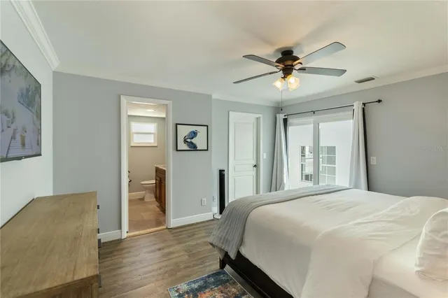 $995,000 | 1521 Siesta Drive, Sarasota, FL 34239