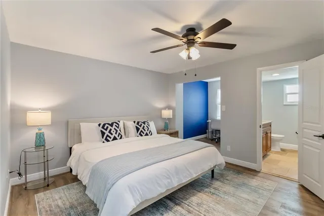 $995,000 | 1521 Siesta Drive, Sarasota, FL 34239