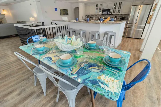 $995,000 | 1521 Siesta Drive, Sarasota, FL 34239