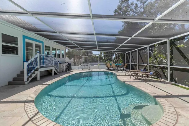 $995,000 | 1521 Siesta Drive, Sarasota, FL 34239