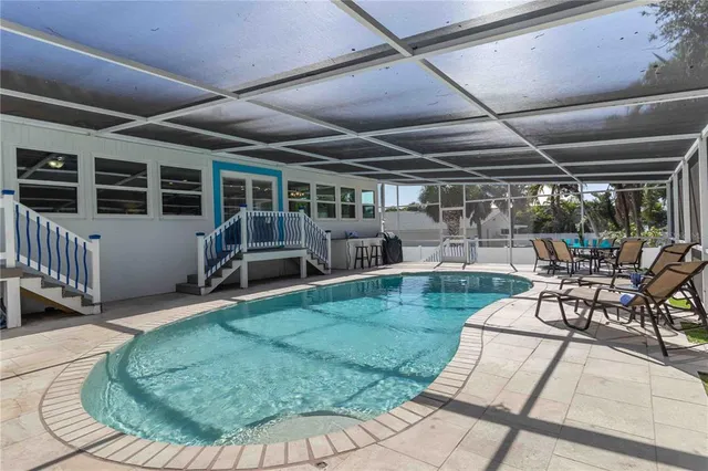 $995,000 | 1521 Siesta Drive, Sarasota, FL 34239