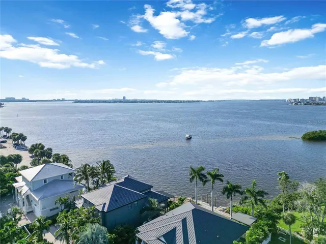 $995,000 | 1521 Siesta Drive, Sarasota, FL 34239