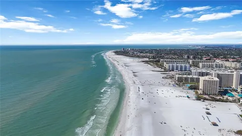 $995,000 | 1521 Siesta Drive, Sarasota, FL 34239