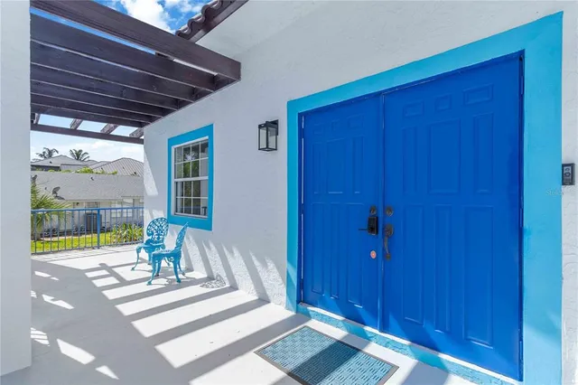 $995,000 | 1521 Siesta Drive, Sarasota, FL 34239