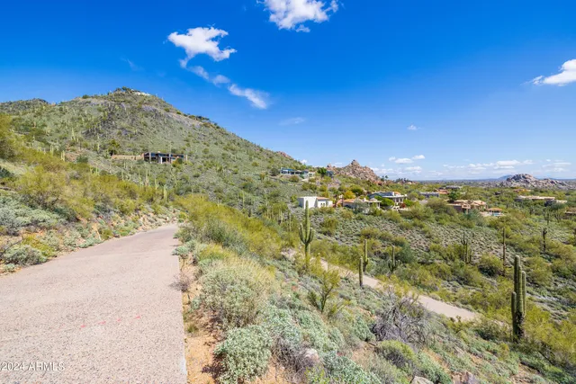 $950,000 | 6360 East Applegate Way, Unit 44, Carefree, AZ 85377
