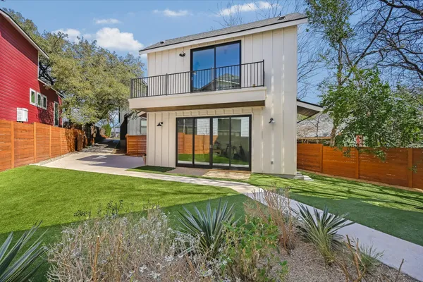 $3,900 | 907 Redd Street, Unit 2, Austin, TX 78745