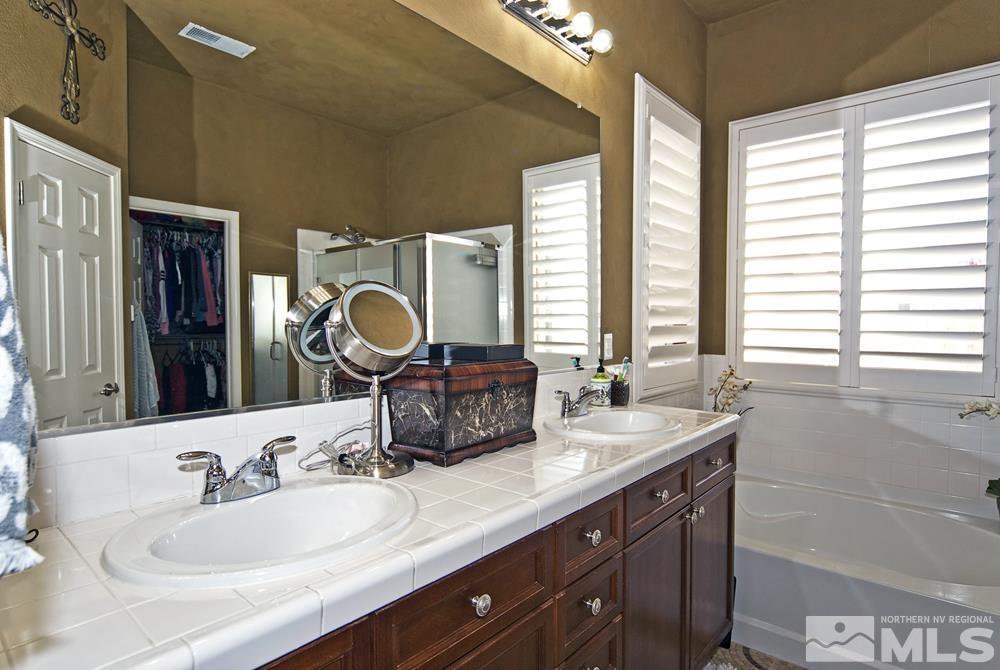 1795 Arrow Wood Court Reno, NV 89521 - Photo 22 of 40 a bathroom with double vanity and a mirror