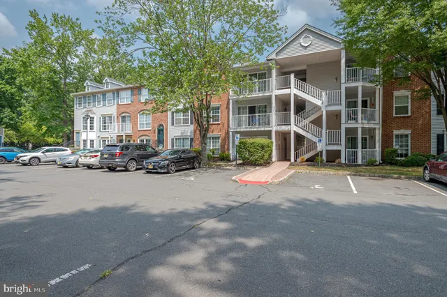 $315,000 | 75 Chambord Court, Hamilton, NJ 08619