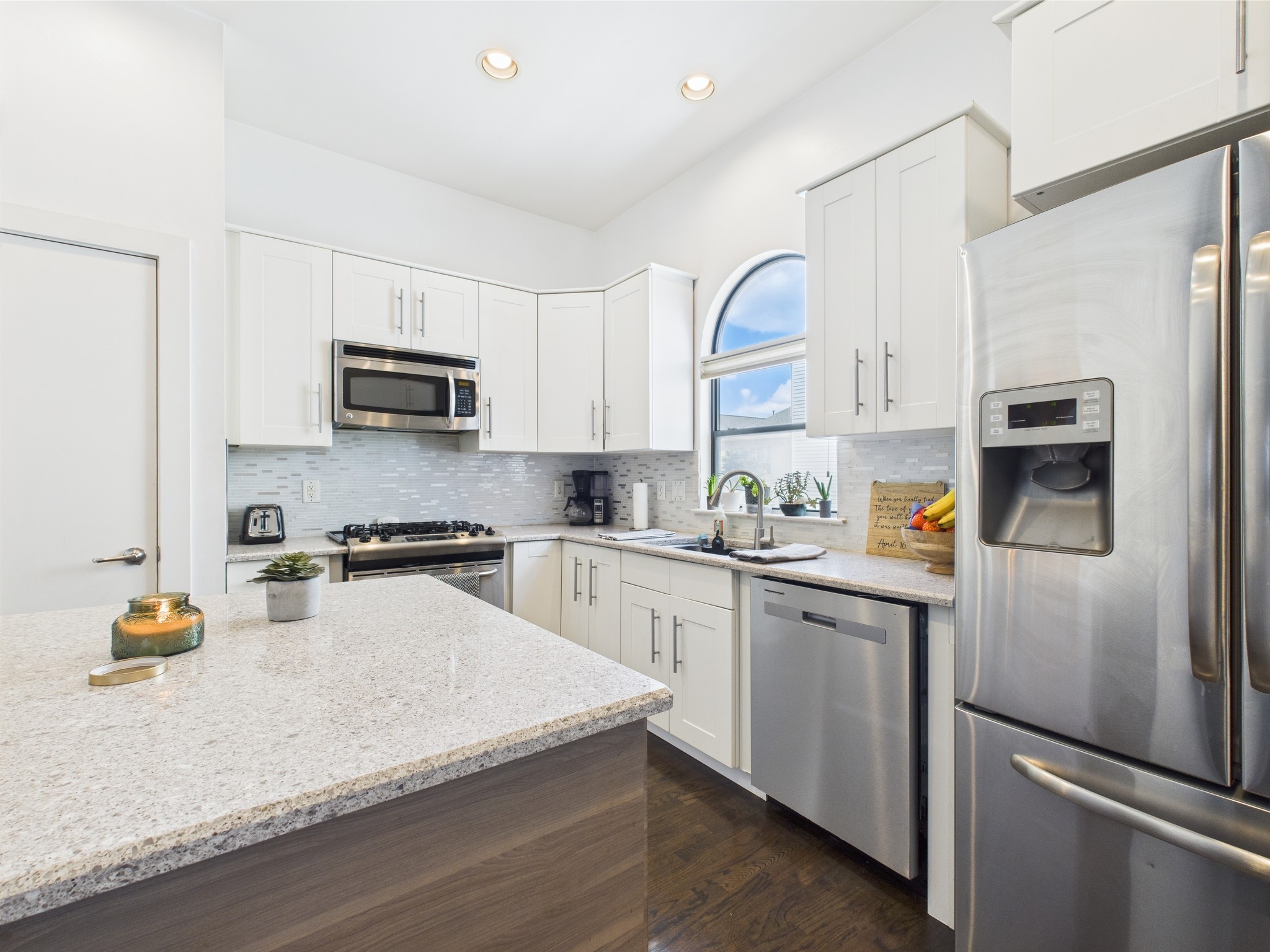 5810 Darling Street, Unit F Houston, TX 77007 - Photo 8 of 38 Kitchen
