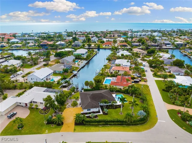 $1,695,000 | 979 Whelk Drive, Sanibel, FL 33957