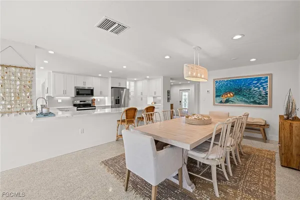 $1,495,000 | 979 Whelk Drive, Sanibel, FL 33957