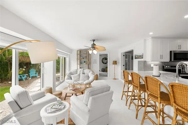 $1,495,000 | 979 Whelk Drive, Sanibel, FL 33957