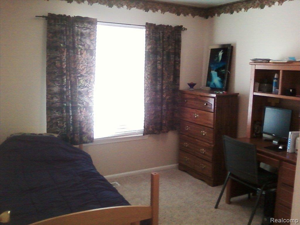 8643 Sparling Road Goodells, MI 48027 - Photo 14 of 19 Sparling bed2
