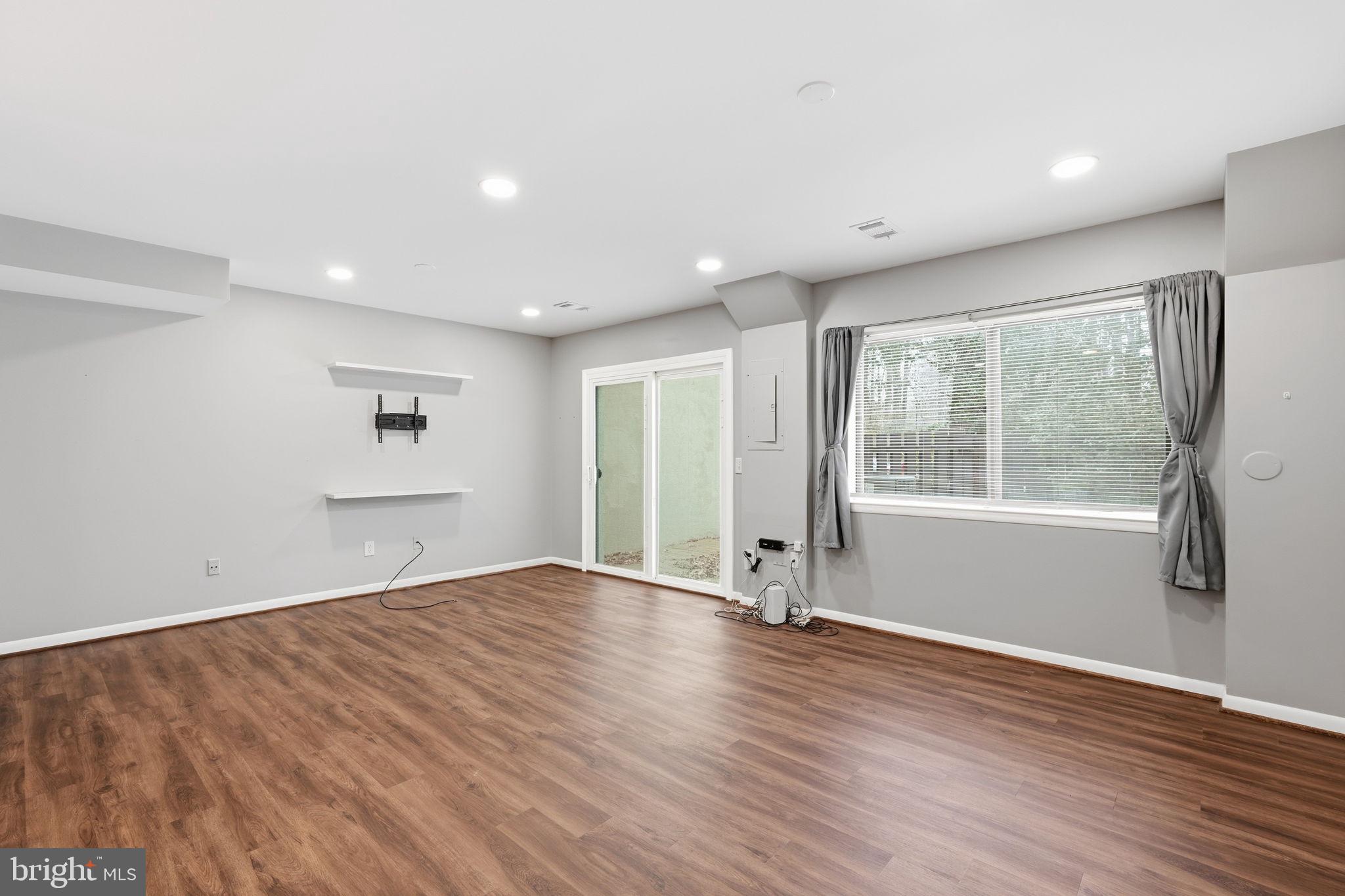 11825 Coopers Court Reston, VA 20191 - Photo 13 of 35 Recreation Room