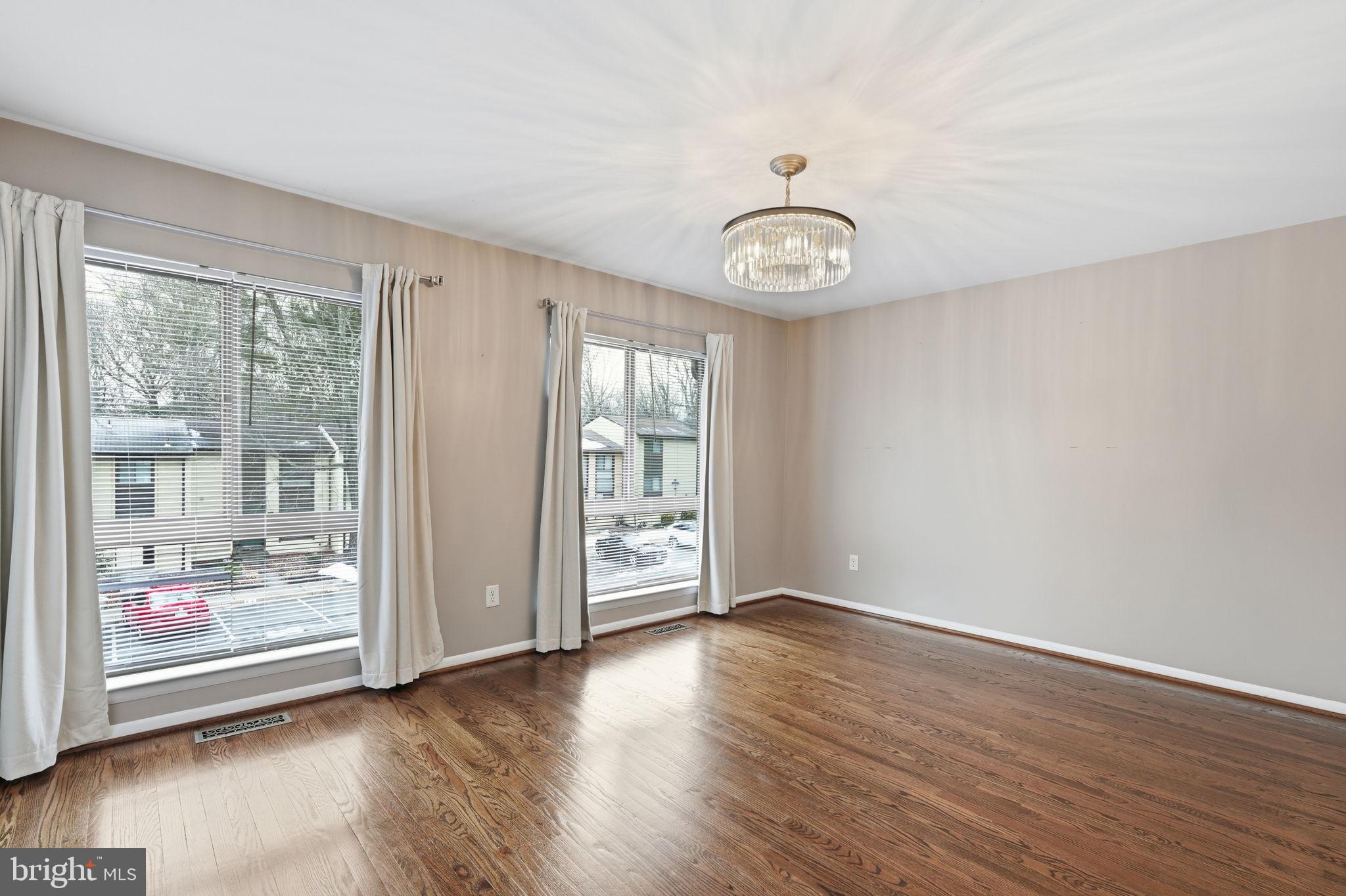 11825 Coopers Court Reston, VA 20191 - Photo 18 of 35 Primary Bedroom