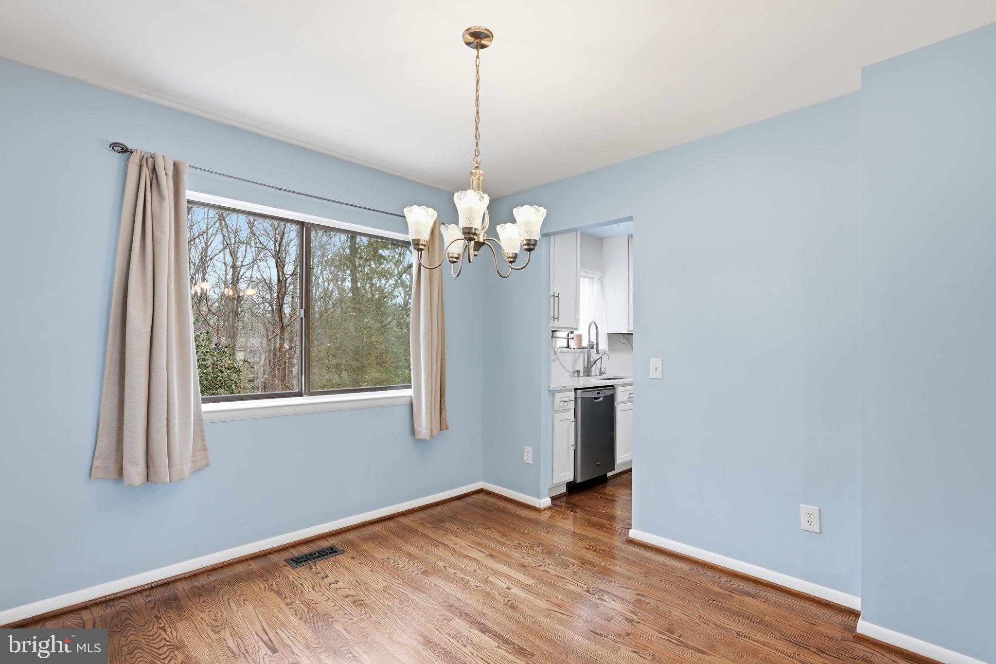 11825 Coopers Court Reston, VA 20191 - Photo 9 of 35 Dining Area