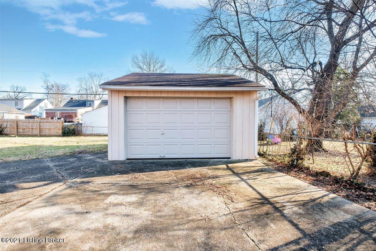 4602 Tween Road Louisville, KY 40207 - Photo 30 of 32 32-4602 Tween Road-131