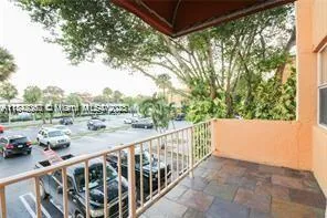 $1,900 | 17911 Northwest 68th Avenue, Unit P201, Hialeah, FL 33015