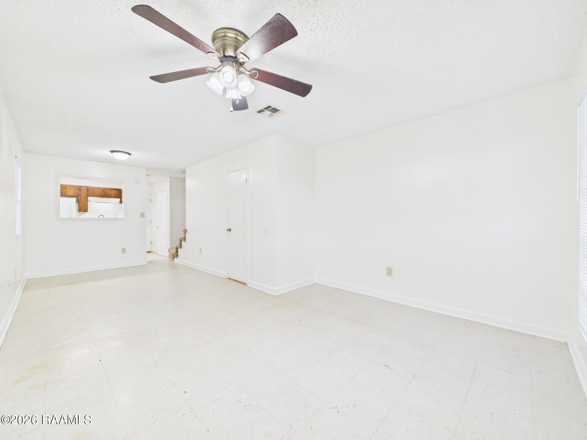 103 Country, Unit A Lafayette, LA 70508 - Photo 4 of 18 CAM06261G6-PR0013-STILL003