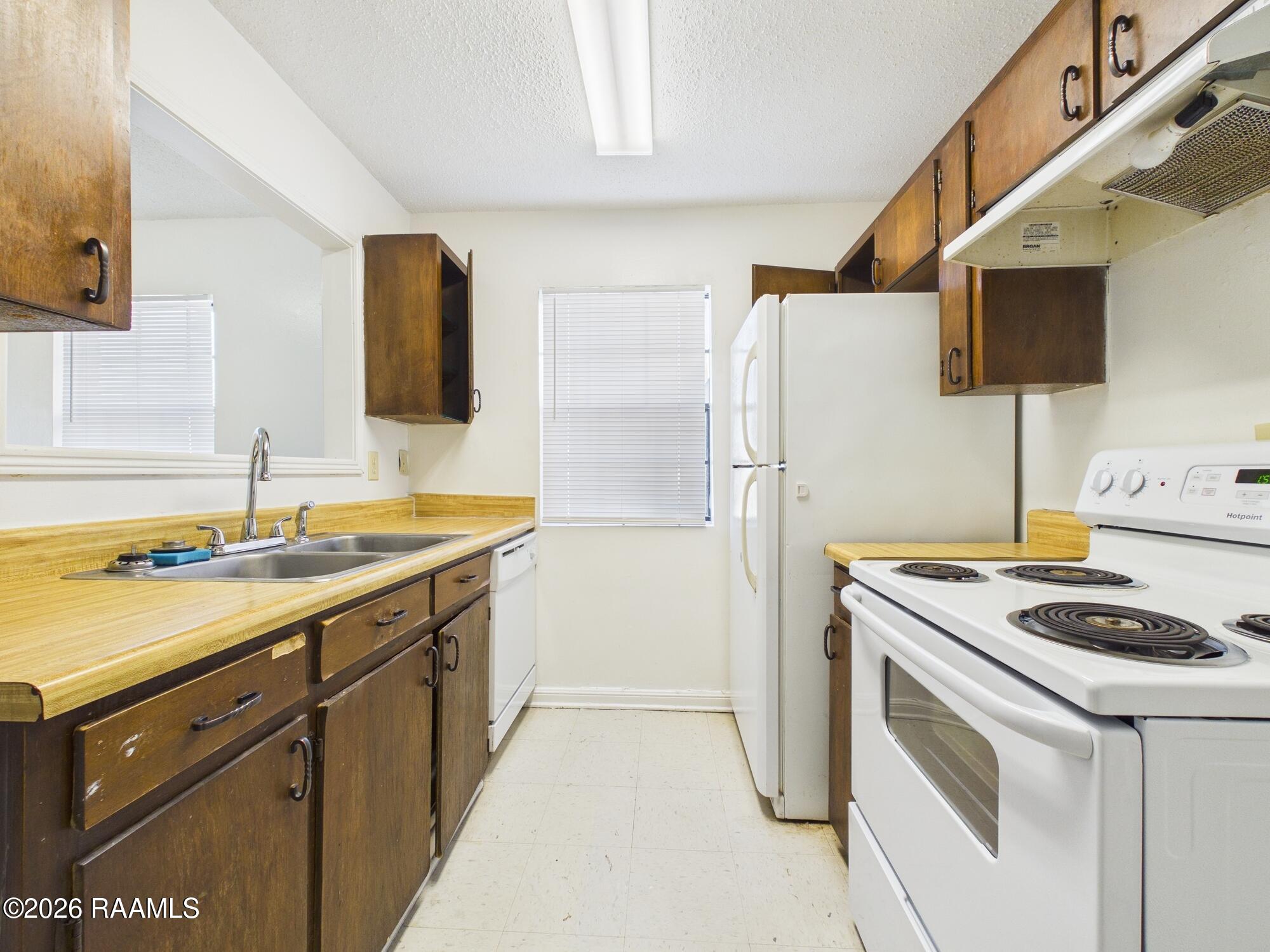 103 Country, Unit A Lafayette, LA 70508 - Photo 7 of 18 CAM06261G6-PR0014-STILL001