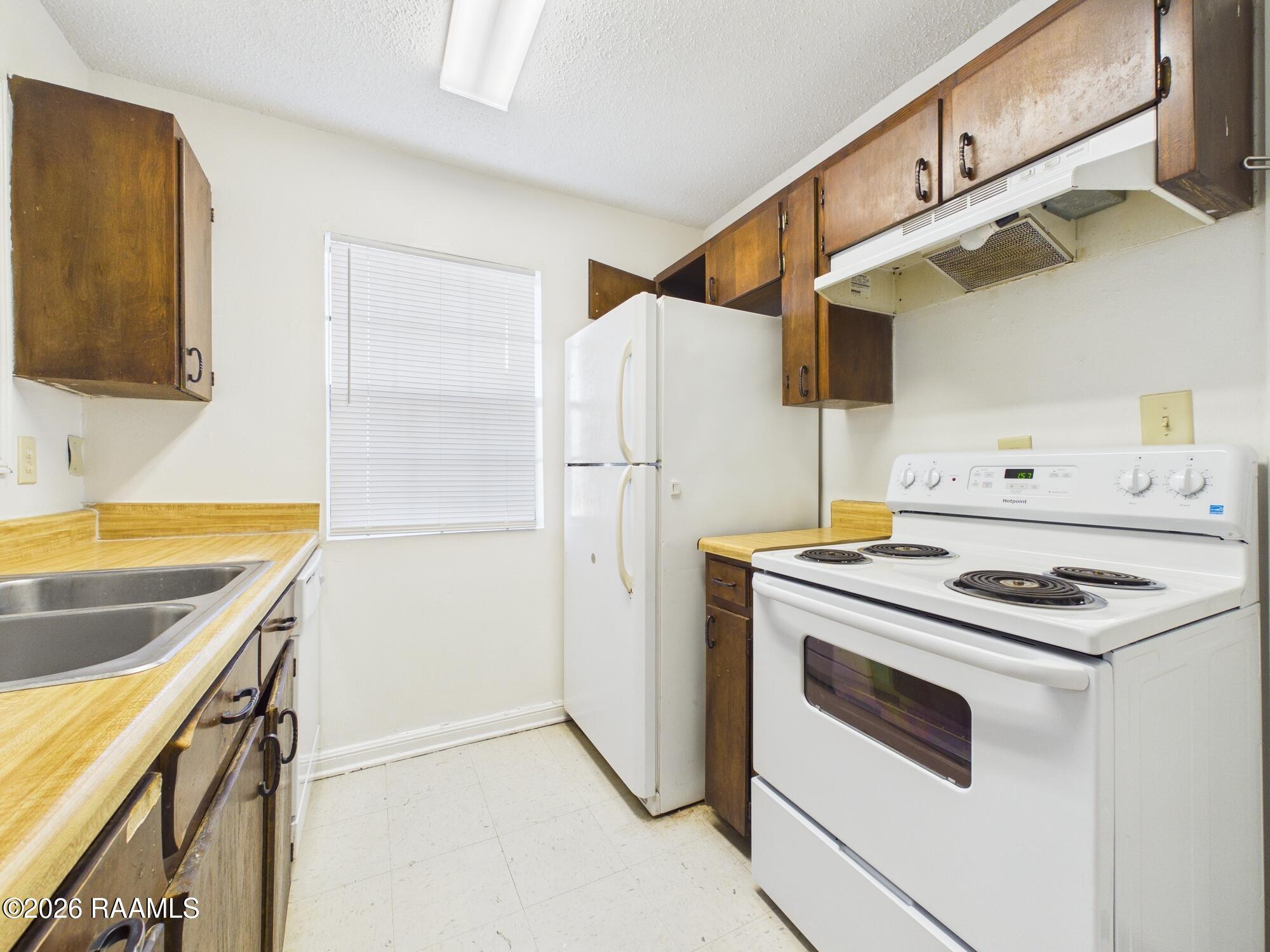 103 Country, Unit A Lafayette, LA 70508 - Photo 8 of 18 CAM06261G6-PR0014-STILL002