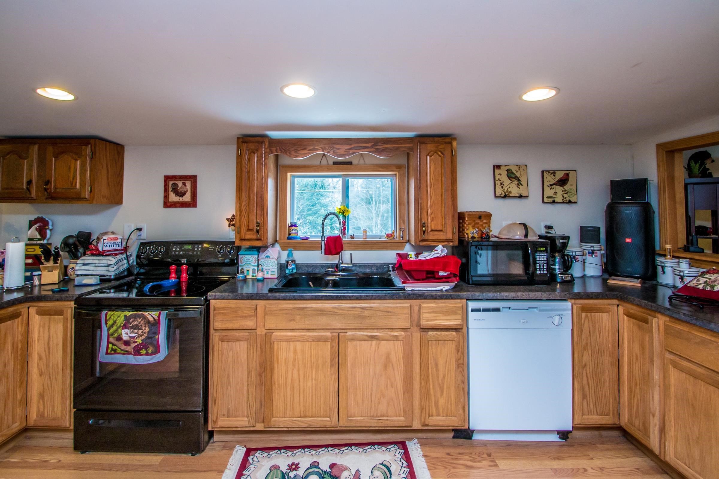 282 Jefferson Road Whitefield, NH 03598 - Photo 4 of 38
