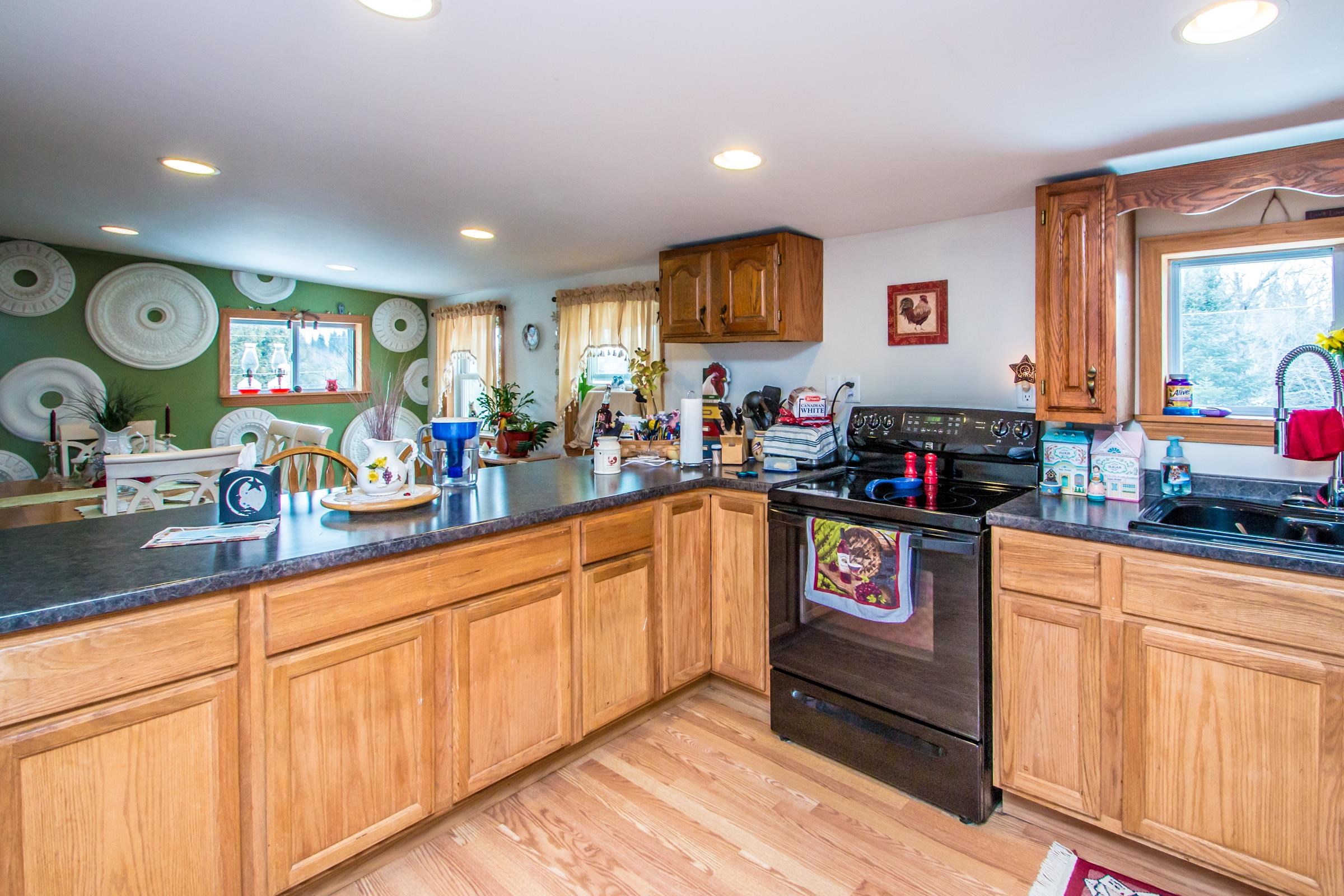 282 Jefferson Road Whitefield, NH 03598 - Photo 7 of 38