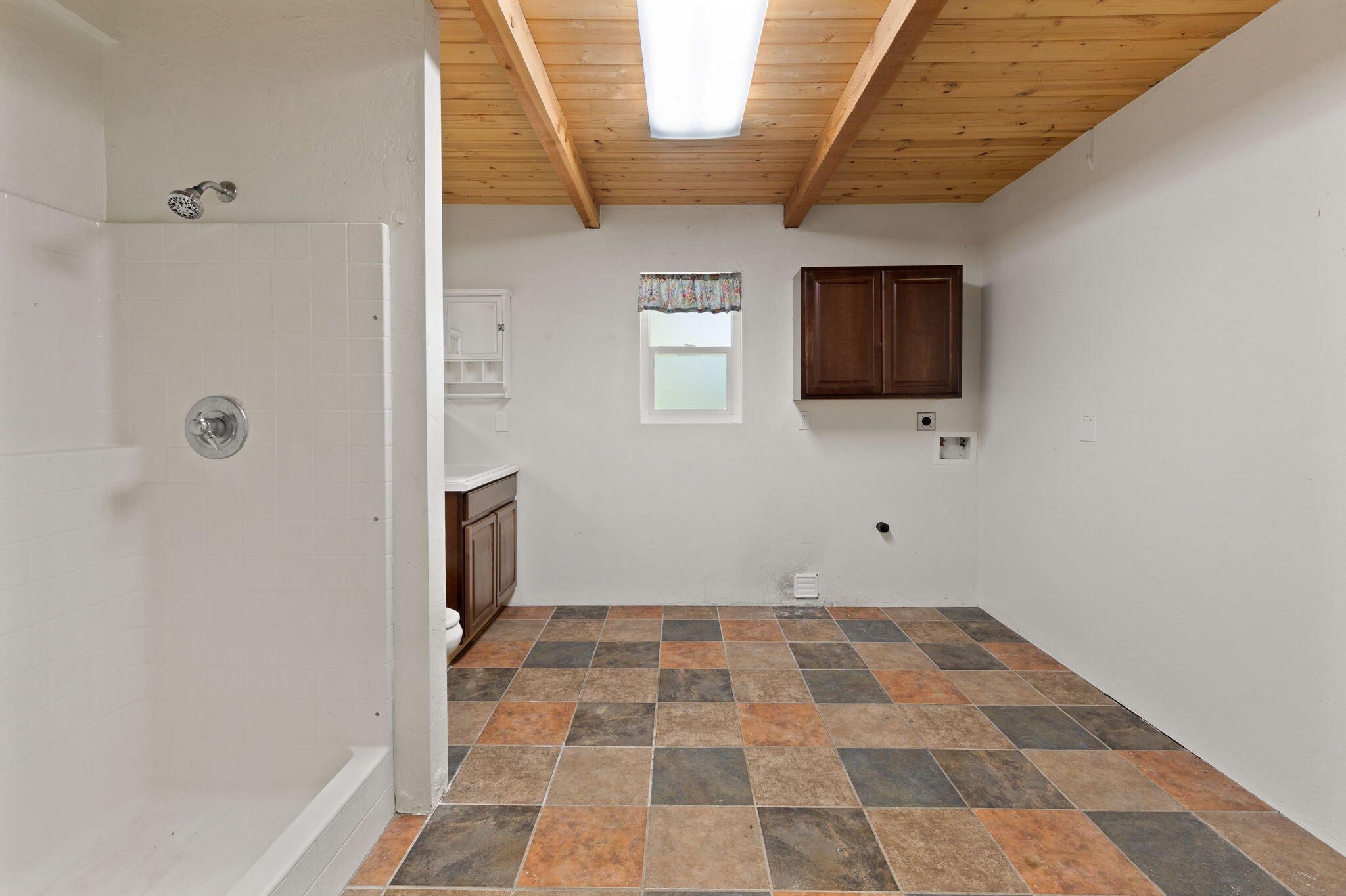 7304 North Applegate Road Grants Pass, OR 97527 - Photo 61 of 87 Full bathroom