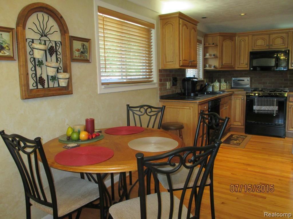 24520 Kelly Road Eastpointe, MI 48021 - Photo 5 of 37 IMG_0712.jpg