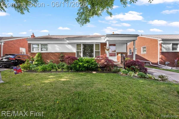 $249,900 | 19712 Gaukler Street, St. Clair Shores, MI 48080