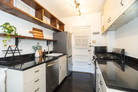 $139,000 | 1113 Holley Court, Unit 311, Oak Park, IL 60301