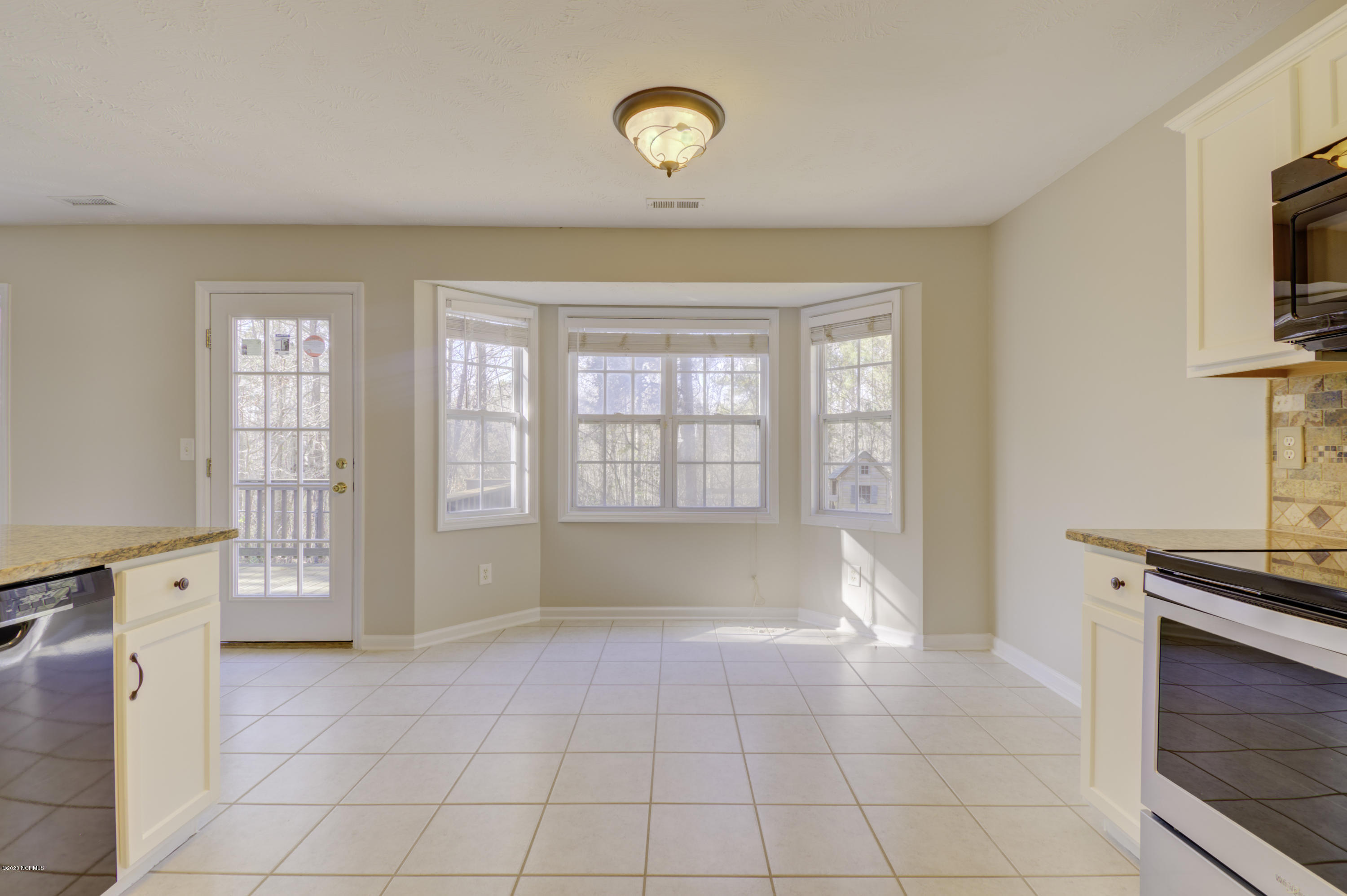 263 Rutherford Way Jacksonville, NC 28540 - Photo 13 of 38 Bay window