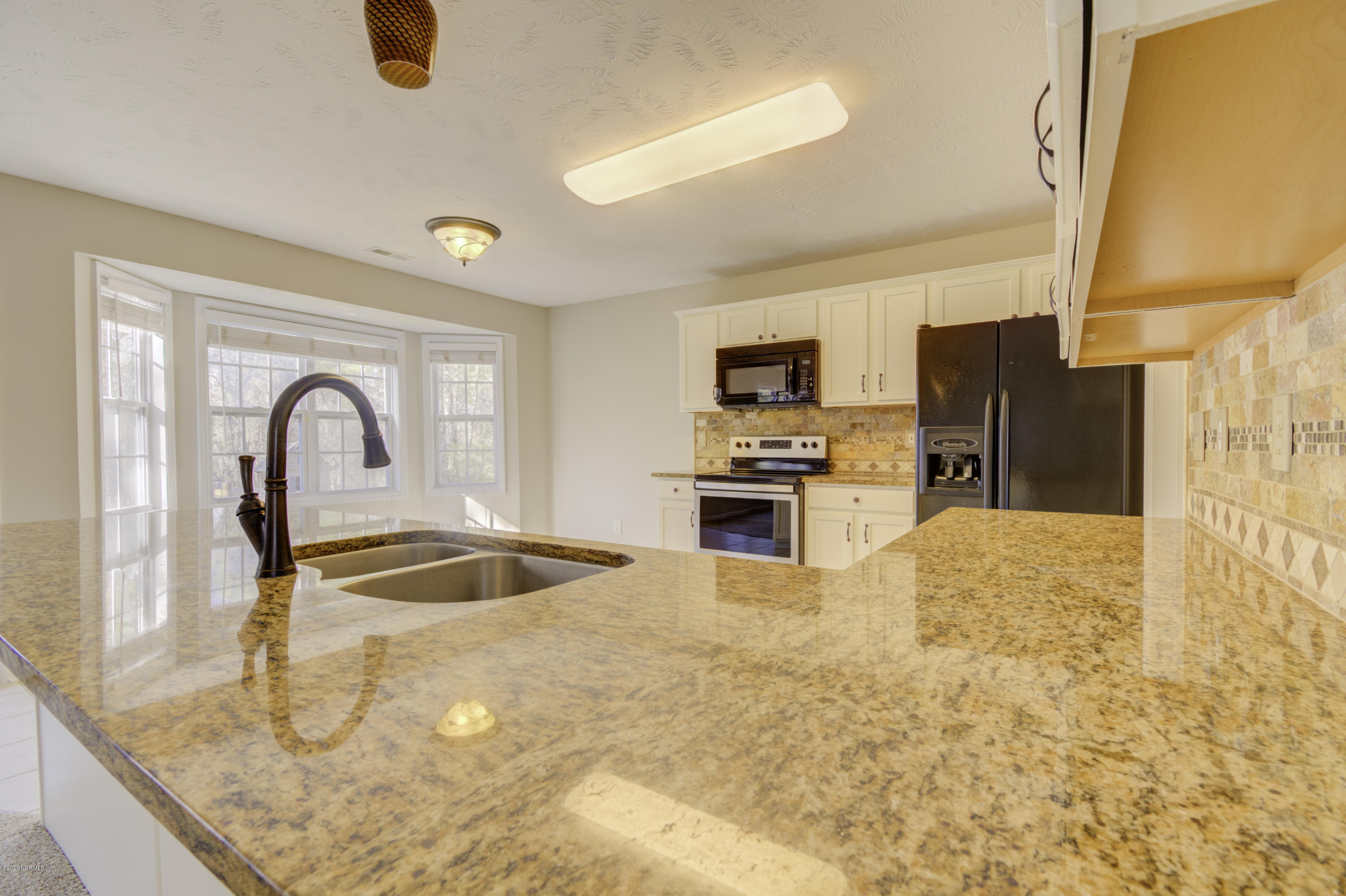 263 Rutherford Way Jacksonville, NC 28540 - Photo 17 of 38 Granite counters
