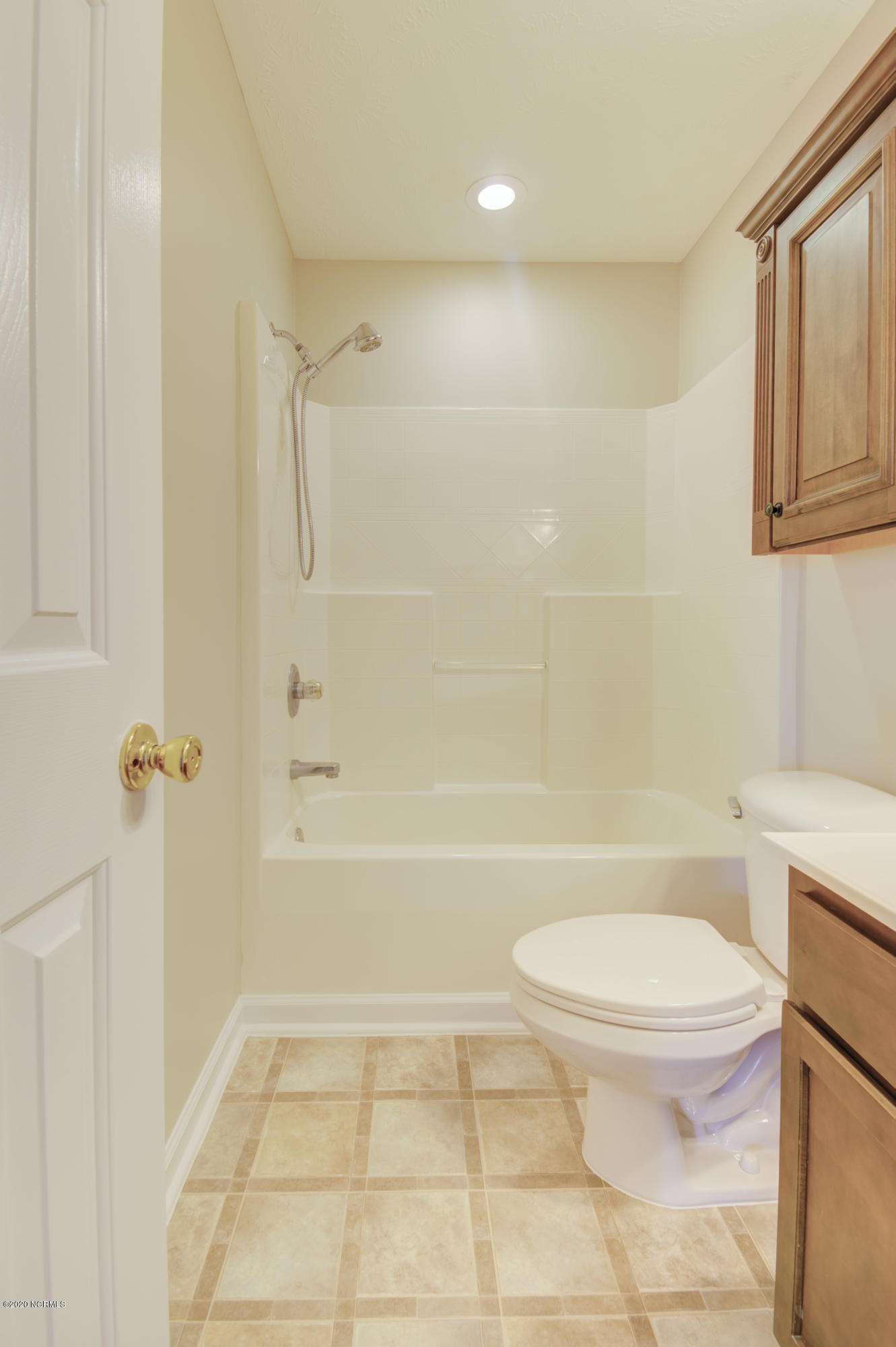263 Rutherford Way Jacksonville, NC 28540 - Photo 20 of 38 Upstairs hall bathroom